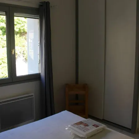 Bright 3 Minutes From The Apartment